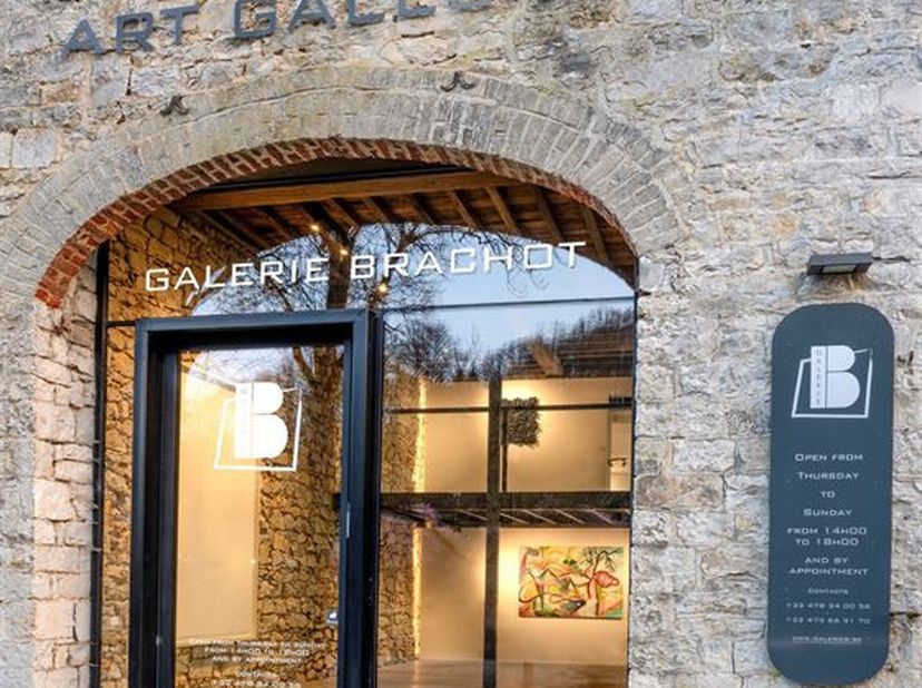 MCA Immobilier vous présente cette superbe surface commerciale nichée dans la belle ville de Durbuy. Ne tardez plus et venez découvrir ses espaces lum