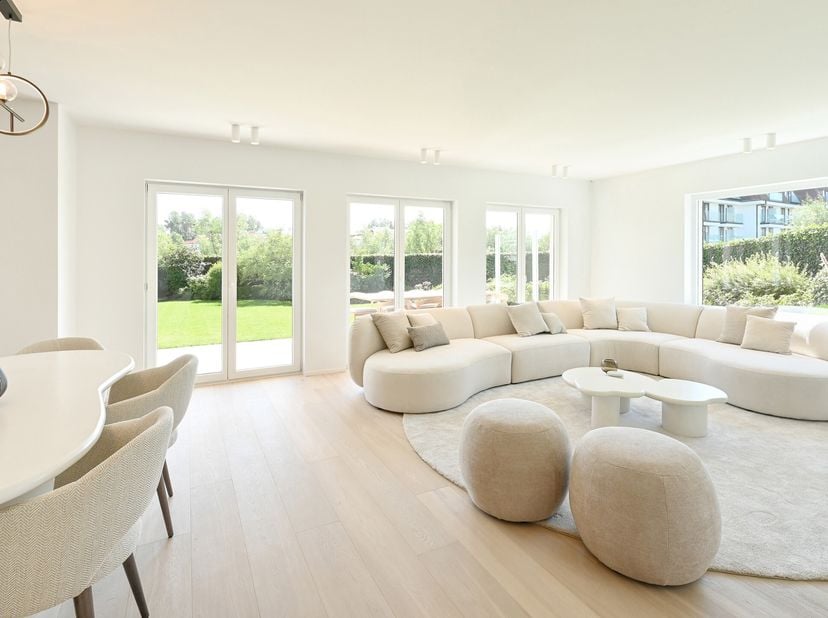 Rez de jardin avec jardin ensoleillé dans une résidence de villas dans le Zoute, près du Wandeldijk et du Zwin.&lt;br /&gt;
Composition: hall d&#039;entrée avec
