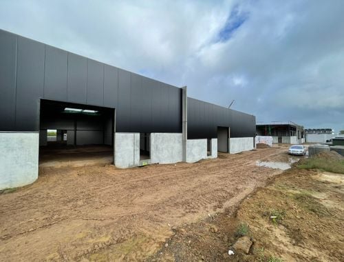                                         Bâtiment d’entreprise à louer à Haaltert, € 1.525
