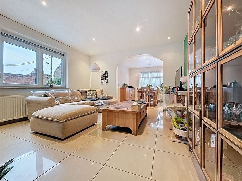 SOUS OPTION - PLUS DE VISITE - Prix: Offre actuelle 190.000 euros + frais d&#039;agence non inclus et à charge de l&#039;acquéreur.&lt;br /&gt;
Chouette maison habita