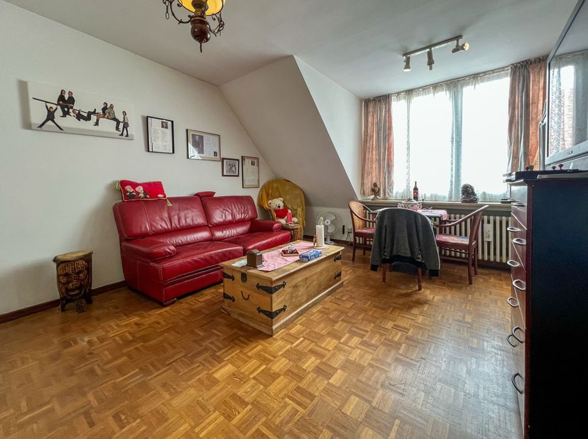 Voor meer informatie contacteer Marie Gouwy, 0467/00.76.22.Dit gezellige appartement is gelegen in hartje Oostende, ga de deur uit en je komt direct o