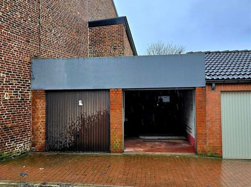 À vendre  Rue Appâa 15, Wasmes&lt;br /&gt;
Double garage pratique et idéalement situé. offrant un espace sécurisé et pratique pour votre véhicule ou pour le
