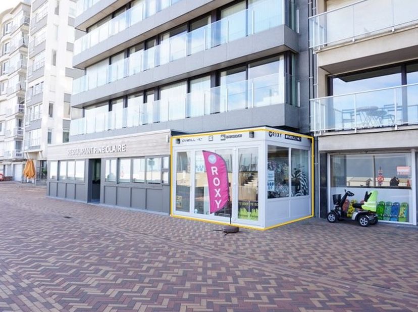 Propriété commerciale idéalement située sur le front de mer à Wenduine.&lt;br /&gt;
Cette propriété commerciale située au centre offre un espace de vente sp