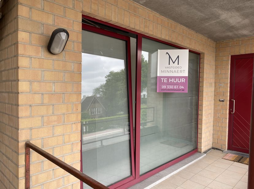 Ruim appartement met groot terras en prachtig uitzicht over de velden.&lt;br /&gt;
Het appartement is gelegen dichtbij winkels, supermarkten, bakker en cent