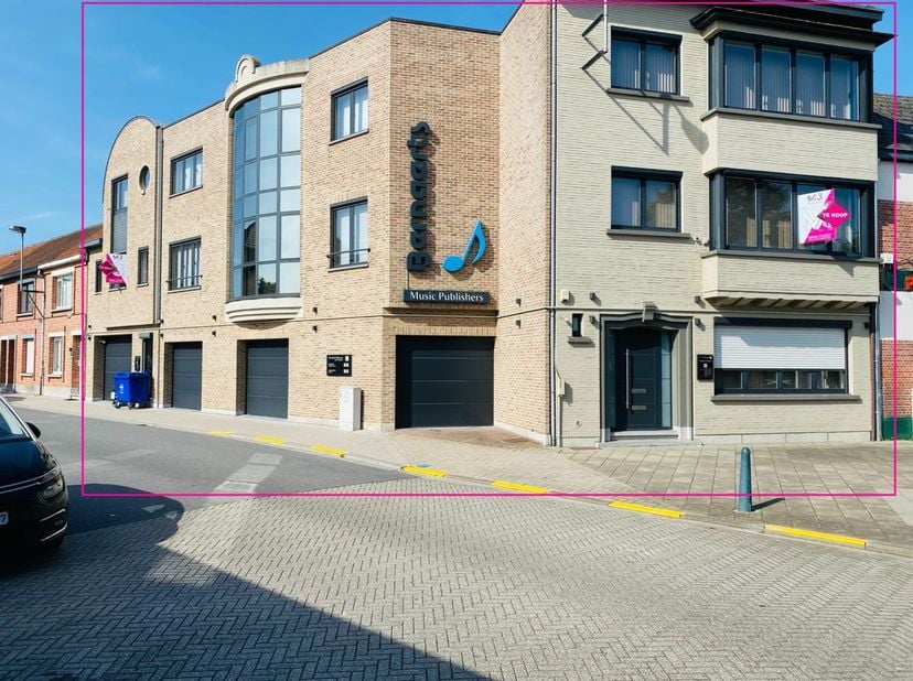 Multifunctionele eigendom (wonen, werken, opslag en parkeerplaatsen)&lt;br /&gt;
&lt;br /&gt;
Dit erg ruime handelspand met woongedeelte en opslagruimte is &#039;erg&#039;