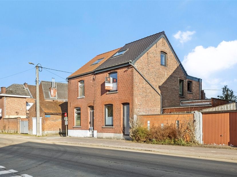 A proximité de tous les axes routiers, à proximité de nombreuses commodités indispensables dans le centre commercial de Wilsele-Putkapel et à deux pas