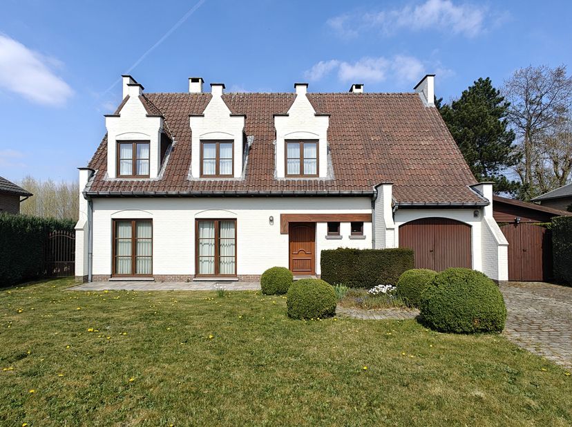 Te renoveren villa met potentieel in het groene hart van Alken – Mombeekvallei&lt;br /&gt;
Ontdek deze charmante te renoveren villa, ideaal gelegen in een r