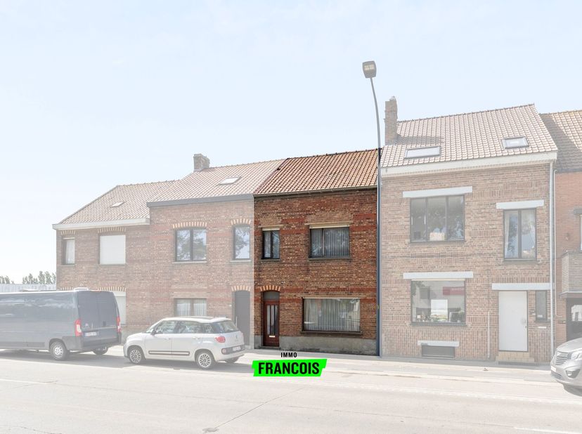 Deze op te frissen woning ligt vlakbij verschillende invalswegen in Oostende en is dus vlot bereikbaar.&lt;br /&gt;
Deze woning is uiterst geschikt voor jon