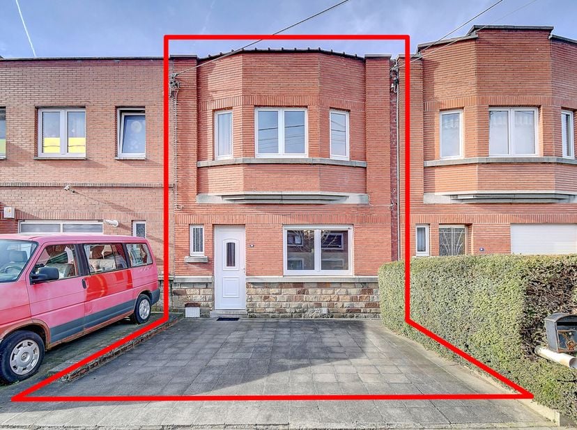 https://my.matterport.com/show/?m=3s6hqbeMWQP L&#039;immobilière SCIARA a le plaisir de vous proposer cette maison située dans un quartier calme et proche