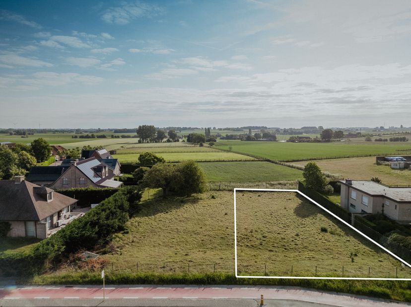 Bénéficiant d&#039;un excellent emplacement dans la charmante ville de Bellegem, nous vous proposons ce magnifique terrain à bâtir de 1 000 m², adapté à la