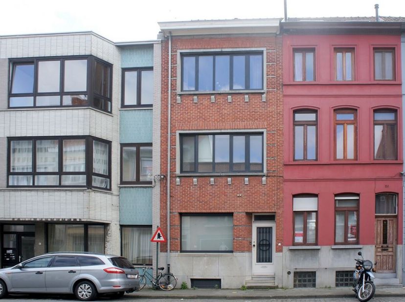 Duplex appartement dicht bij centrum Kortrijk&lt;br /&gt;
Deze duplex is gunstig gelegen te Kortrijk, het centrum &amp; station zijn dichtbij.&lt;br /&gt;
Er zijn enk