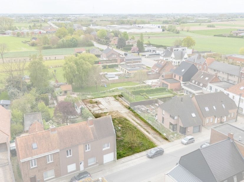 TE KOOP  Bouwgrond met potentieel voor 1 of 2 woningen in Egem (699 m²)Inclusief goedgekeurde bouwvergunning  Geen bouwverplichting!Droomt u van het r