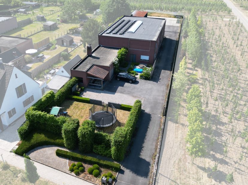Te huur, multifunctioneel handelspand met woonst, magazijn (290m²) en loods (100m²) te Oudenaarde&lt;br /&gt;
&lt;br /&gt;
VLOT BEREIKBAAR, VEELZIJDIG COMMERCIEEL
