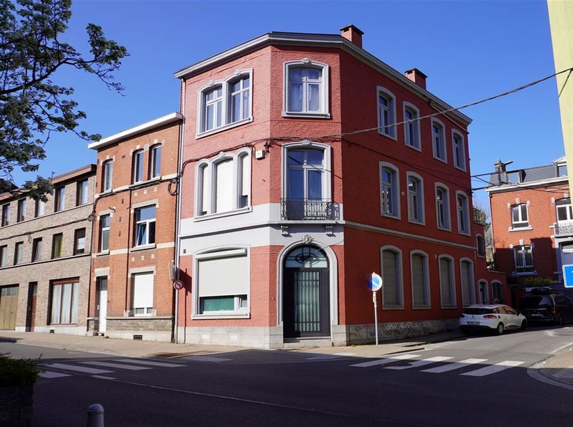 IMMEUBLE A APPARTEMENTS Très bel immeuble de rapport entièrement rénové (ancienne banque) en ordre urbanistique situé au pied de la côte de Ans/Liège