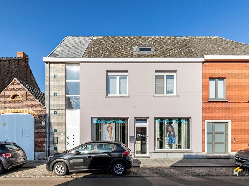 Woon- en handelshuis (App: 176m²/handelsruimte: 84m²) met tuin (120 m²) in Berendrecht.&lt;br /&gt;
Een handelspand met woonst is een unieke opportuniteit i