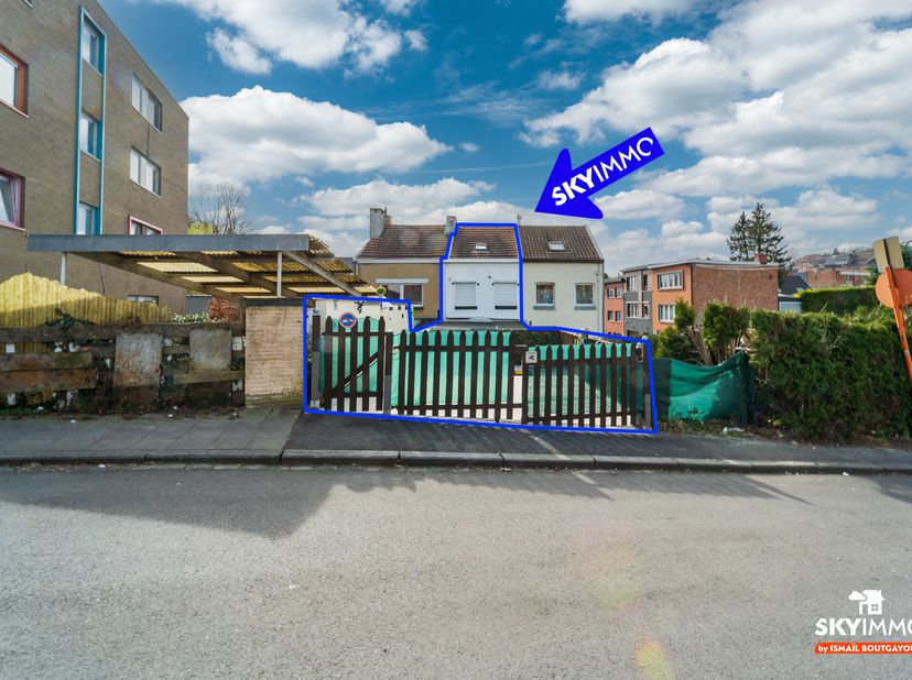 L&#039;agence SKYIMMO a le plaisir de vous présenter cette charmante maison avec terrasse à Liège.&lt;br /&gt;
Avec ses 2 chambres spacieuses, sa buanderie et so
