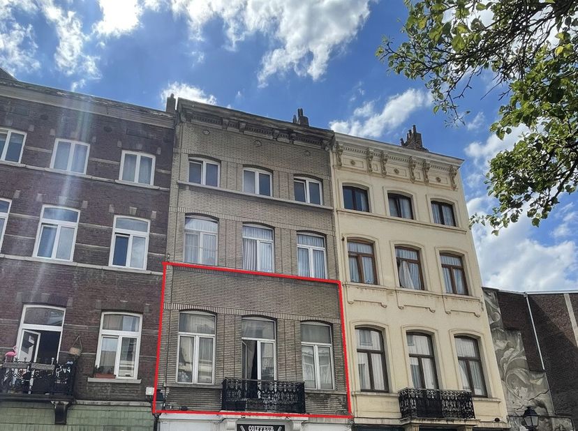 Situé à proximité de la Place Fernand Cocq, et non loin de l&#039;administration communale d&#039;Ixelles, nous vous proposons  un appartement situé au 1er étag
