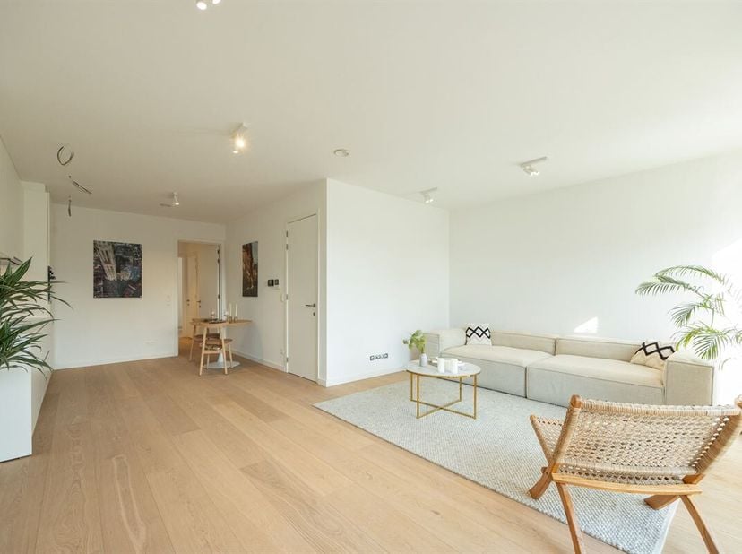 Dit prachtig appartement is gelegen in een recent gebouw in de Van Arteveldestraat in het centrum van Antwerpen. De ligging is super centraal tussen h