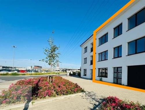                                         Espace de bureaux à vendre à Merksem, € 498.000
