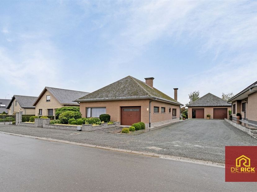 Bienvenue dans cette superbe maison à Lennik, où le confort et l&#039;espace se côtoient. Avec une surface habitable généreuse de 278 m² et un terrain de 1