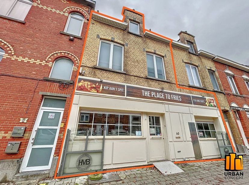 Urban Concept Vilvoorde vous propose un magnifique immeuble mixte avec une surface habitable total (commerce compris) de +/- 220 m² dont le rez-de-cha