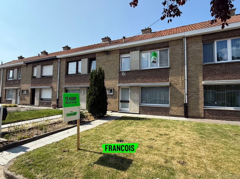 Op zoek naar een woning met potentieel op een rustige locatie én vlakbij het bruisende centrum van Roeselare? Deze te renoveren woning is gelegen in e