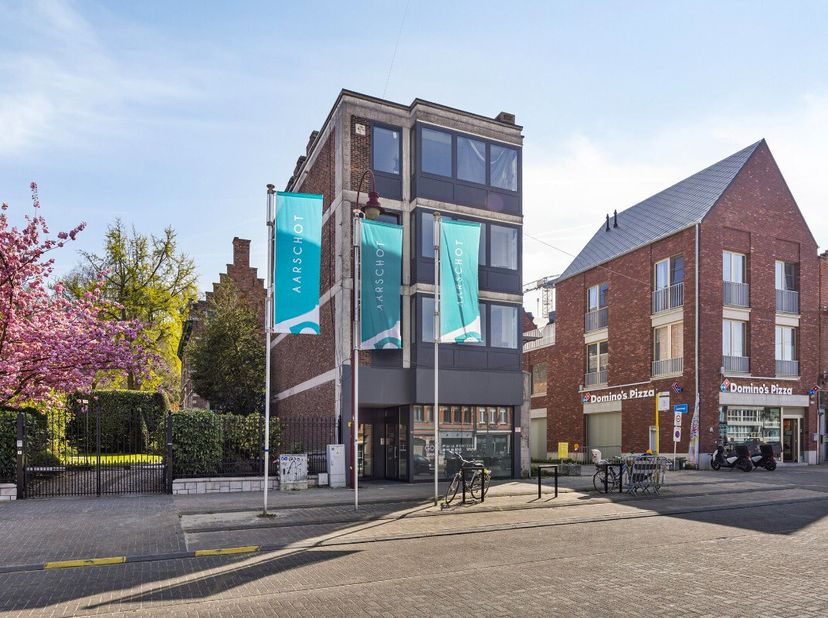 Aarschot: Appartement te koop  ideaal als investering of starterswoningDit appartement is gelegen in het levendige centrum van Aarschot, op wandelafst