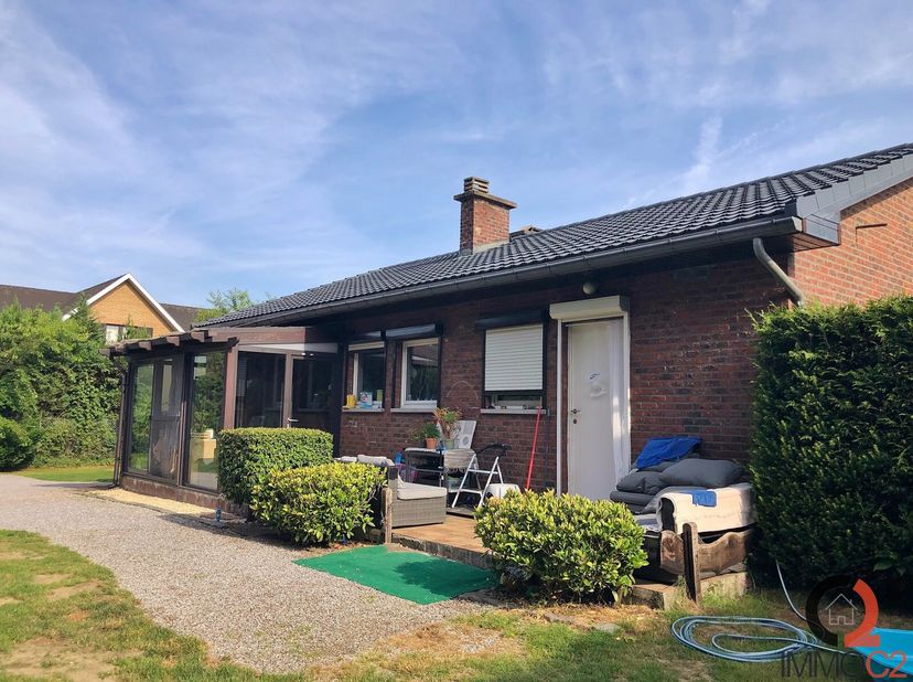 Voor meer info, 360° en foto&#039;s, surf naar www.immo-c2.be&lt;br /&gt;
Nabij het centrum gelegen laagbouwwoning (OB) op een mooi perceel van 13A en 55CA.&lt;br /