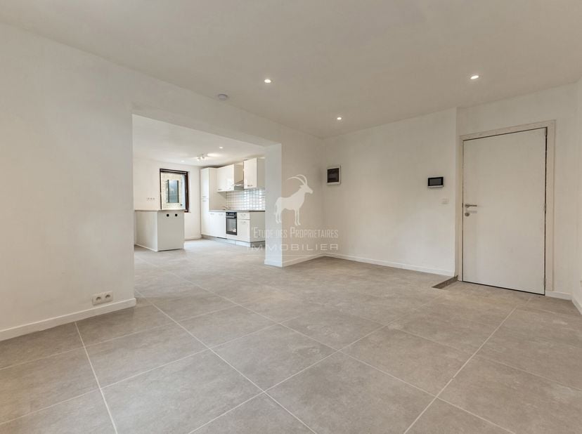 Referentie van het agentschap: L7170-093&lt;br /&gt;
*** VIRTUELE TOUR: https://immo360.immo-facile.com/vtour/fr/esttd3 ***&lt;br /&gt;
Appartement met één slaapk
