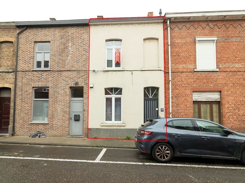 RIJWONING MET TUIN &lt;br /&gt;
 &lt;br /&gt;
Gelijkvloers: inkom, open keuken met living, WC, berging, tuin. &lt;br /&gt;
1° verd.: slaapkamer, badkamer. &lt;br /&gt;
2° ver