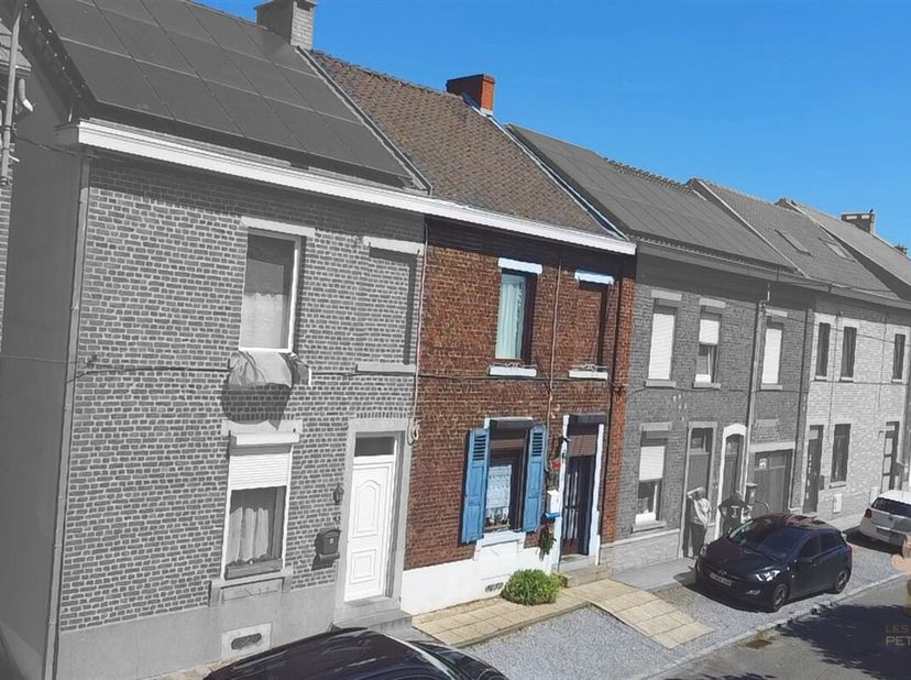 Découvrez cette charmante maison à rafraîchir, située dans le quartier calme et paisible de Ransart.&lt;br /&gt;
Caractéristiques principales :&lt;br /&gt;
Rez-de