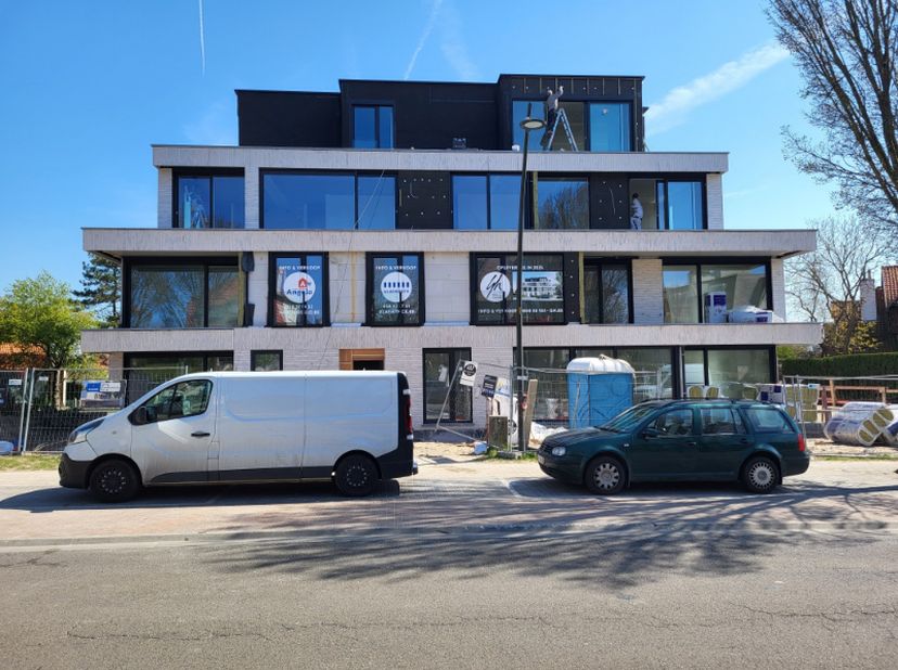 Spacieux et économe en énergie, cet appartement de 2 chambres à coucher est situé au premier étage du nouveau projet &#039;Les Moineaux&#039;.&lt;br /&gt;
L&#039;apparteme