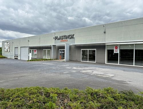                                         Magazijn met bureel te huur in Kortrijk, € 7.250
