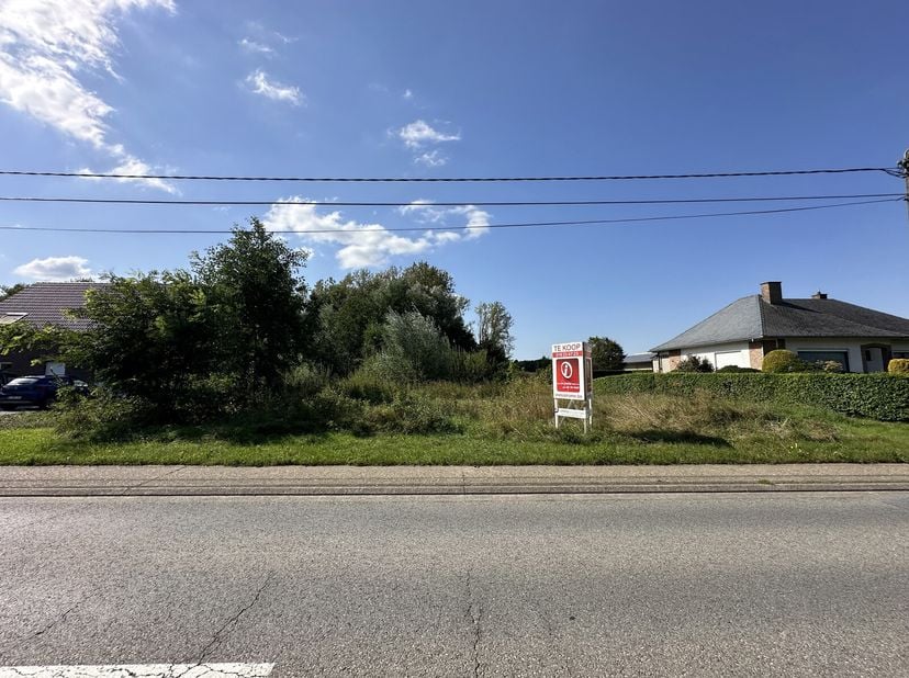 Uitstekend gelegen perceel bouwgrond in het landelijke Lubbeek.&lt;br /&gt;
Deze grond is gelegen vlakbij winkels, scholen en openbaar vervoer.&lt;br /&gt;
De bou