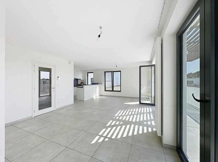 Cet appartement de 2 chambres avec une magnifique terrasse est situé dans le nouveau projet de construction «Witte Molen Park». Le projet bénéficie d&#039;
