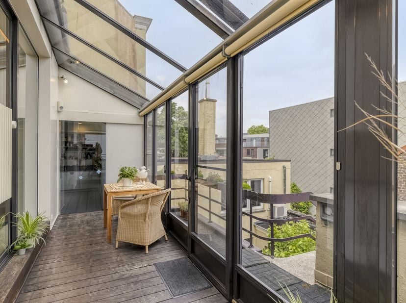 Immeuble d&#039;investissement unique dans un emplacement privilégié à Gand, à l&#039;angle de Sleepstraat et Huidevetterskaai, près du centre historique. Cette