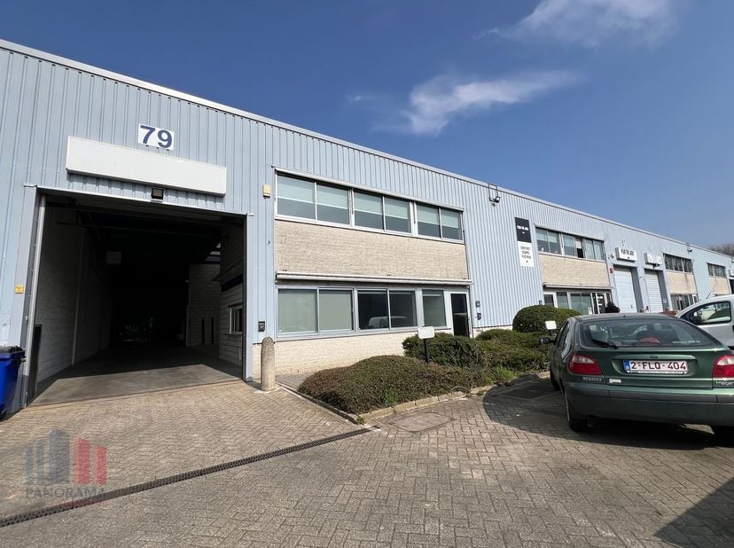 Sur un excellent emplacement à la périphérie de Bruxelles, avec un accès immédiat à l&#039;autoroute E40 Bruxelles-Louvain, nous proposons à la location un