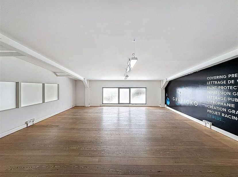 Braine l&#039;Alleud - Gelegen langs de Chaussée de Tubize - Mooie kantoorruimte van +/- 125m²&lt;br /&gt;
Begane grond/ 1 verdieping&lt;br /&gt;
Een mooie gemeenschap