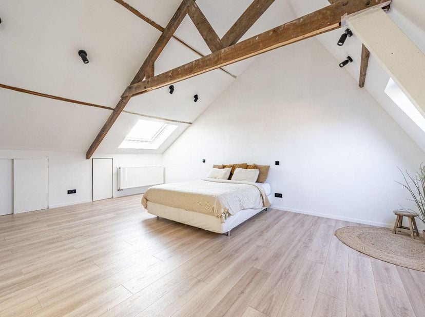 Charmante maison rénovée à Dentergem – 3 chambres, jardin et parking&lt;br /&gt;
&lt;br /&gt;
Cette maison allie caractère et confort moderne, avec une superficie
