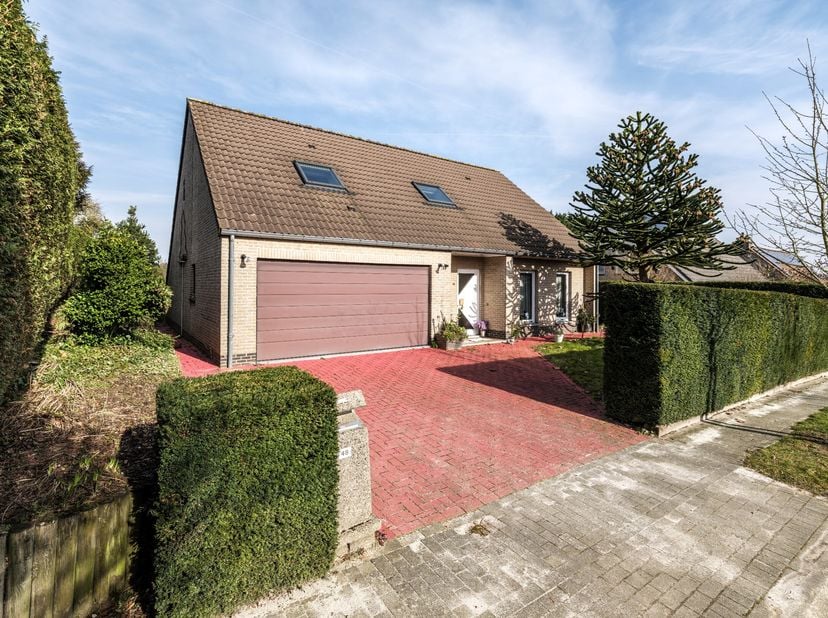 De woning is gelegen in de rustige verkaveling Diependaal van deelgemeente Winksele.&lt;br /&gt;
Een ideale locatie voor wie op zoek is naar een vredige woo
