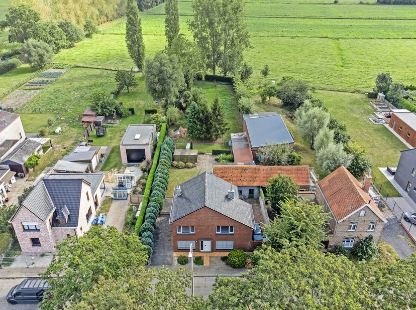 Deze eigendom wordt aangeboden via de Power-sale formule. U kan het eigendom op afspraak bezichtigen en een bod uitbrengen. De vermelde prijs is een i
