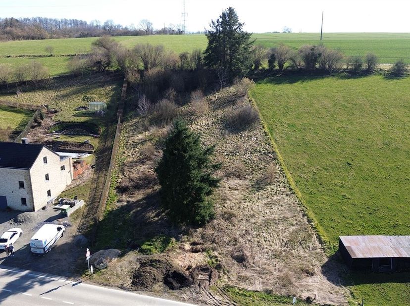 Le bureau Immexperts vous présente : Magnifique terrain à bâtir  de 25,93 ares dans la commune  d&#039;Evelette ( Ohey).  Avec son orientation Sud et sa vu