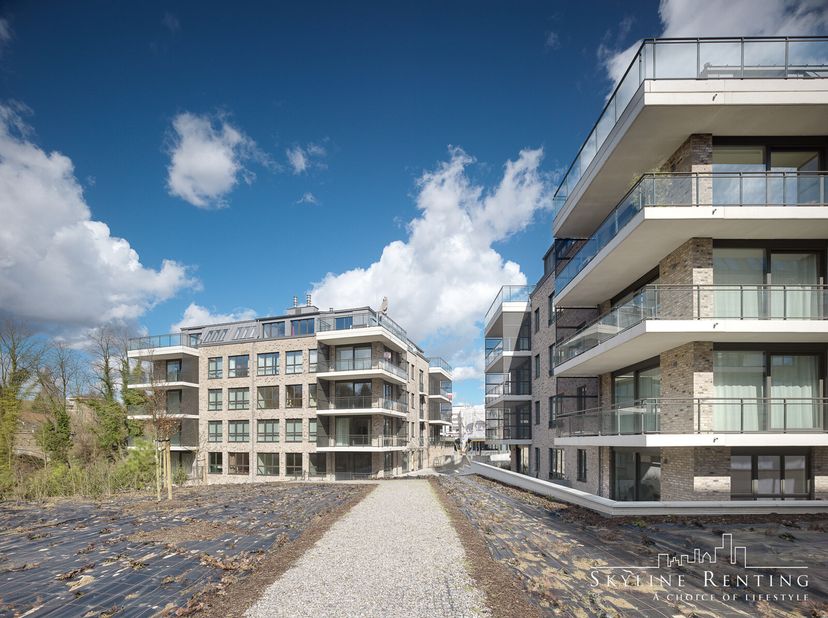 PL CT2 - CDT1 - MIN. 1 JAAR CONTRACT - In een gebouw van 2014, tussen &#039;&#039;Ter Kamerenbos&#039;&#039; en &#039;&#039;Boondael&#039;&#039; bieden wij u een fantastische gemeubeld Penth