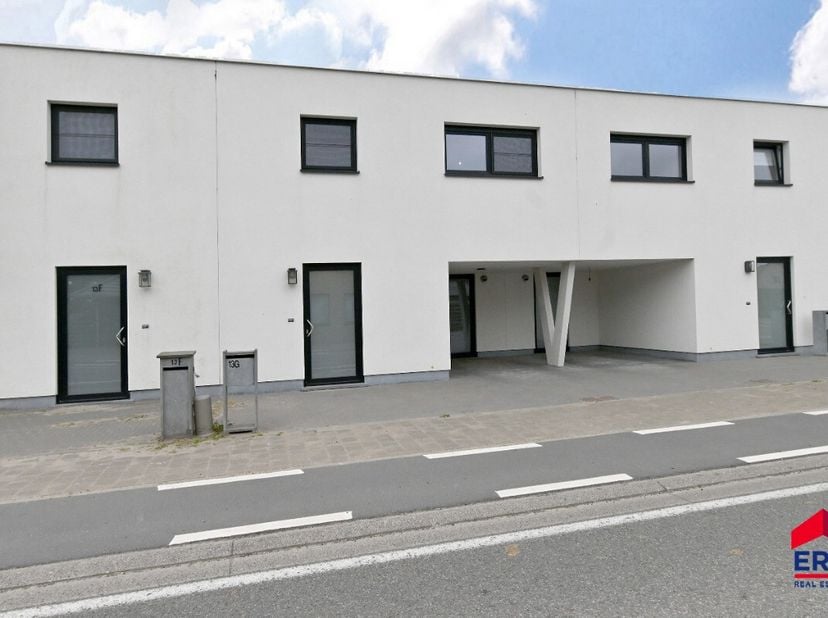 [[ DIT PAND NEEMT DEEL AAN DE ERA OPEN HUIZEN DAG OP 14/6 VAN 9:30 TOT 10:30 ]] Droom je van een woning waar rust, comfort en stijl hand in hand gaan?
