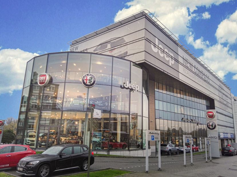 Kantoorgebouw van 5.197m² te koop in Oudergem, gemakkelijk bereikbaar met het openbaar vervoer (naast de delta), metro, tram en bus. Slechts 10 minute