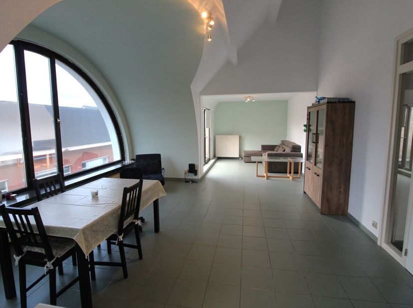 Lichtrijk instapklaar appartement met 2 terrassen in hartje Wetteren, inclusief autostaanplaats en berging&lt;br /&gt;
Topaanbieding in het centrum van Wett