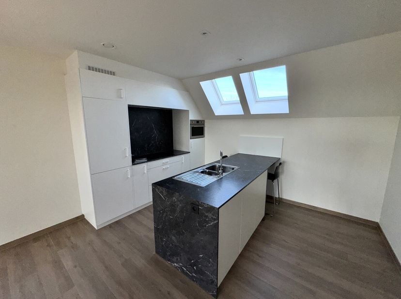 Appartement met 2 slaapkamers.&lt;br /&gt;
Gelegen net binnen de ring van Bree, op wandelafstand van het stadscentrum en noodzakelijke voorzieningen.&lt;br /&gt;