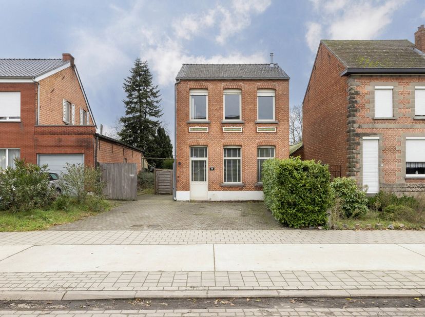 Gerenoveerde instapklare woning met 2/3 slaapkamers op een perceel van 623 m² gelegen in centrum Bouwel.&lt;br /&gt;
Indeling&lt;br /&gt;
GLV: gezellige leefruimt
