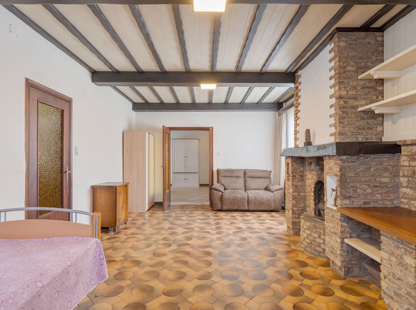 Découvrez ce confortable bâtiment mitoyen, situé sur un terrain d&#039;environ 7 hectares dans un quartier verdoyant et calme de Genk. &lt;br /&gt;
L&#039;emplacement