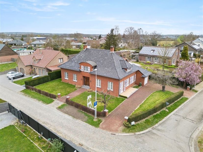 KARAKTERVOLLE WONING MET VEEL POTENTIEEL IN HET GEZELLIGE ORDINGEN&lt;br /&gt;
In Ordingen, een deelgemeente van Sint-Truiden houden we halt bij deze ruime